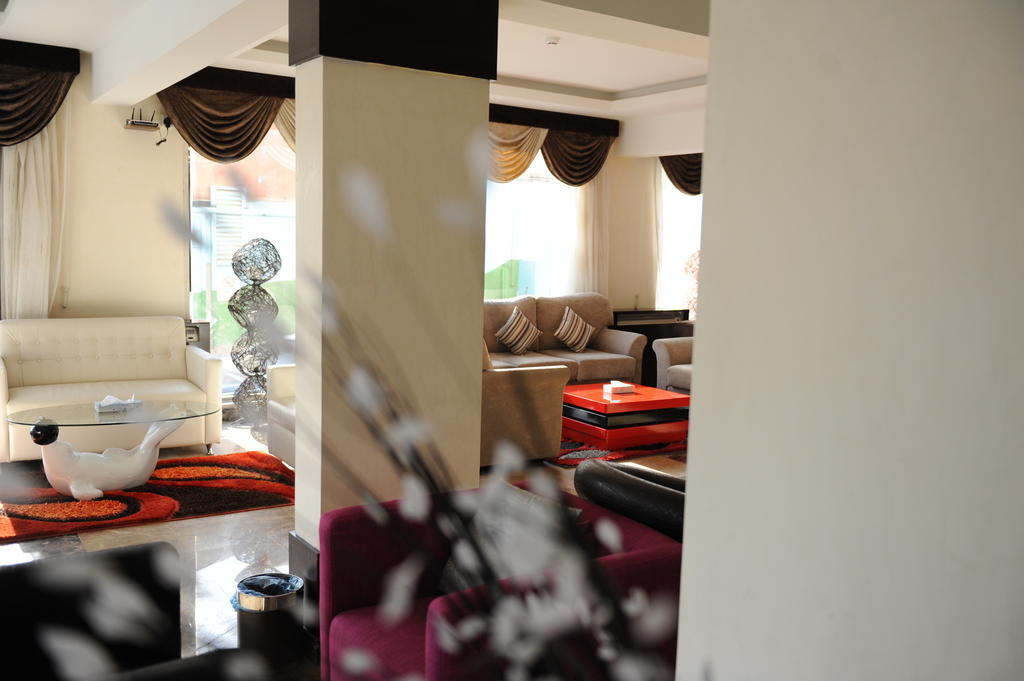 Hotelier Suites Riyadh Exterior photo