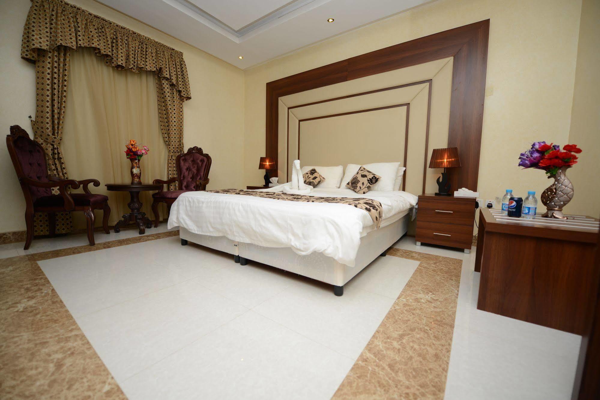 Hotelier Suites Riyadh Exterior photo