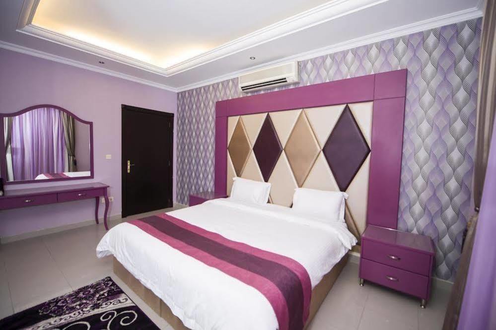 Hotelier Suites Riyadh Exterior photo